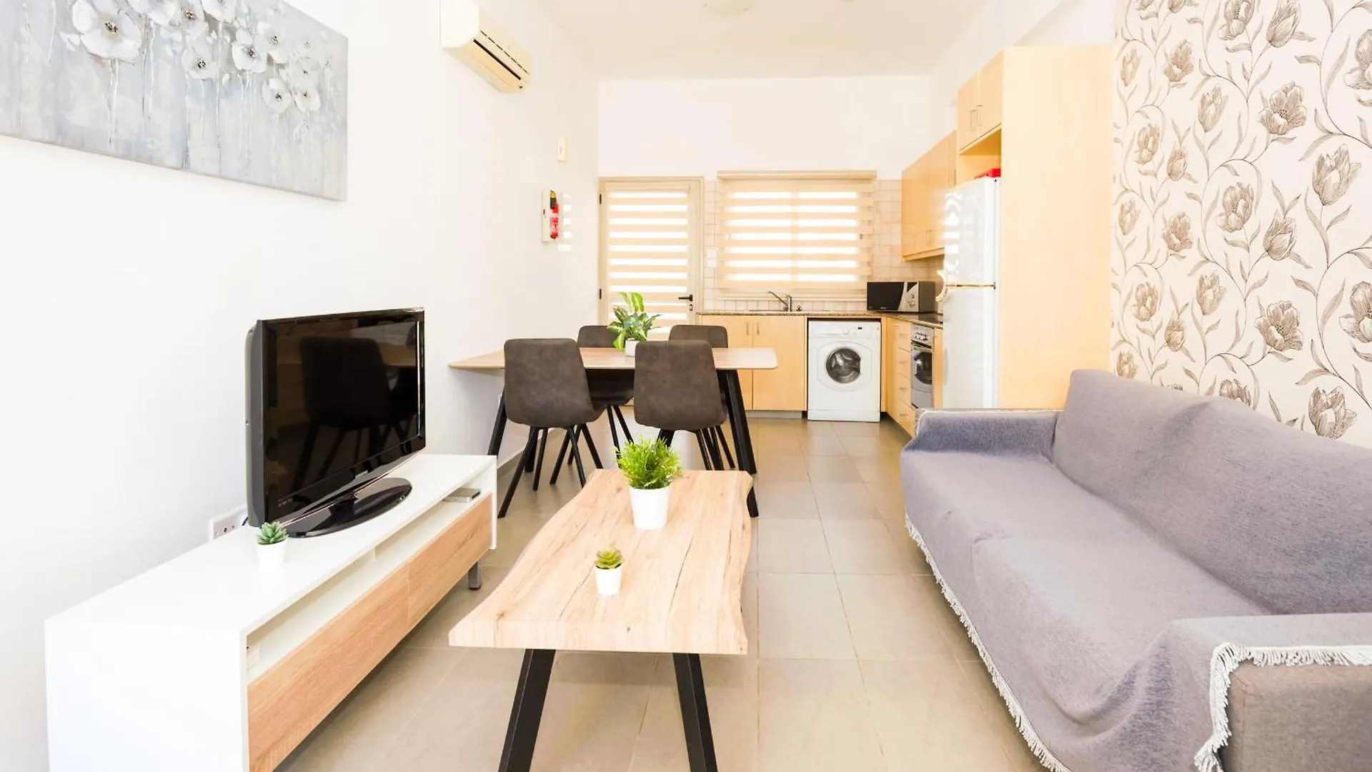 Bowker Apartment Протарас Кипр